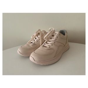 Everlane - The Leather Trainer in Blush (Size W’s 7.5M)